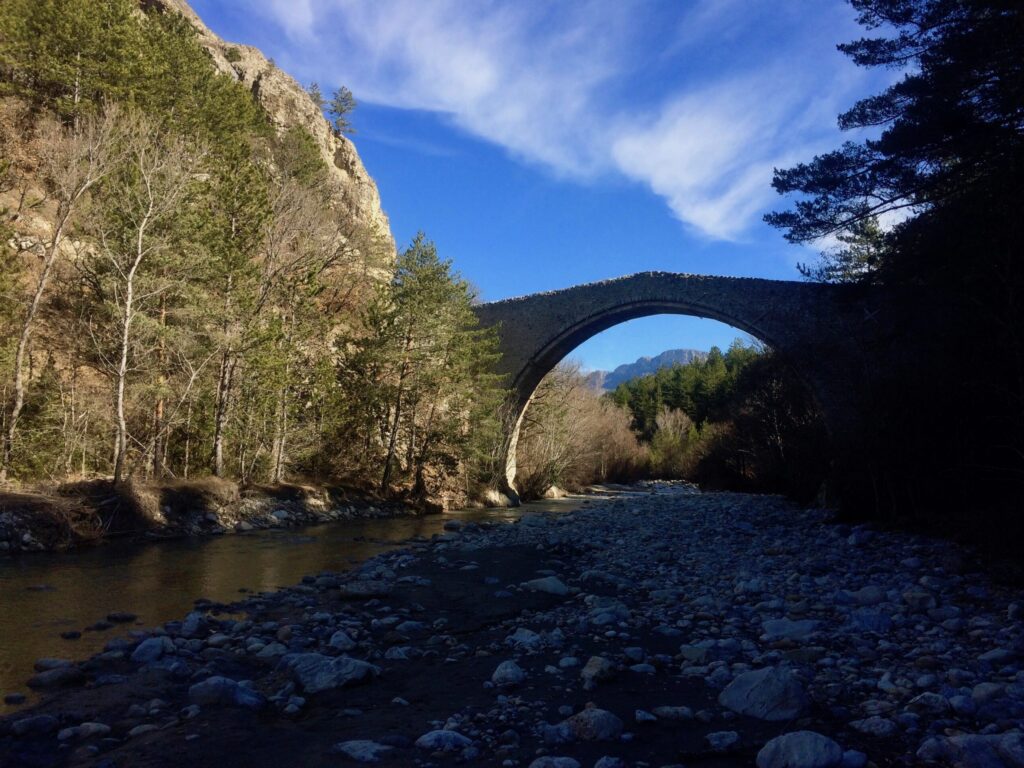 Patrimoine local - Pont de la Reine Jeanne à Entrepierres